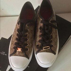 Coach signature sneaks